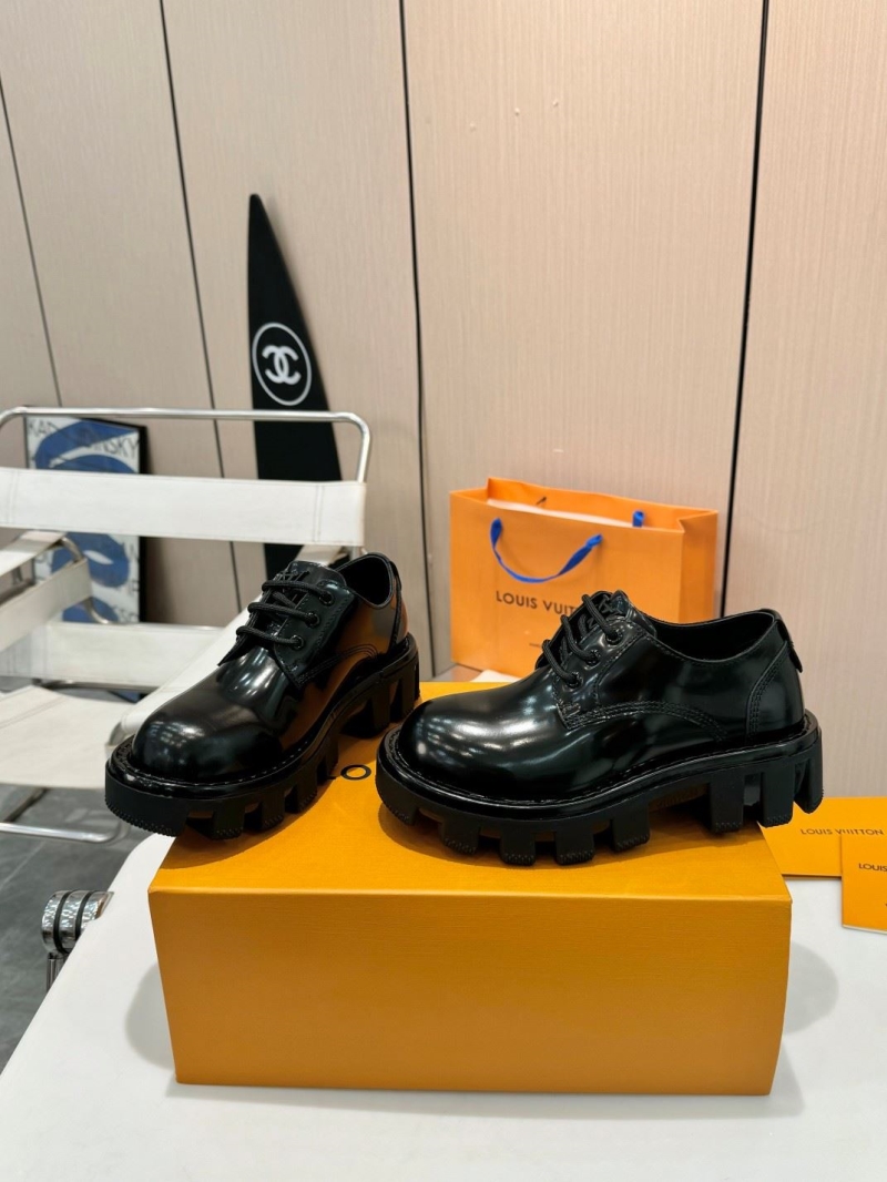 l0vis Vvtt0n loafers